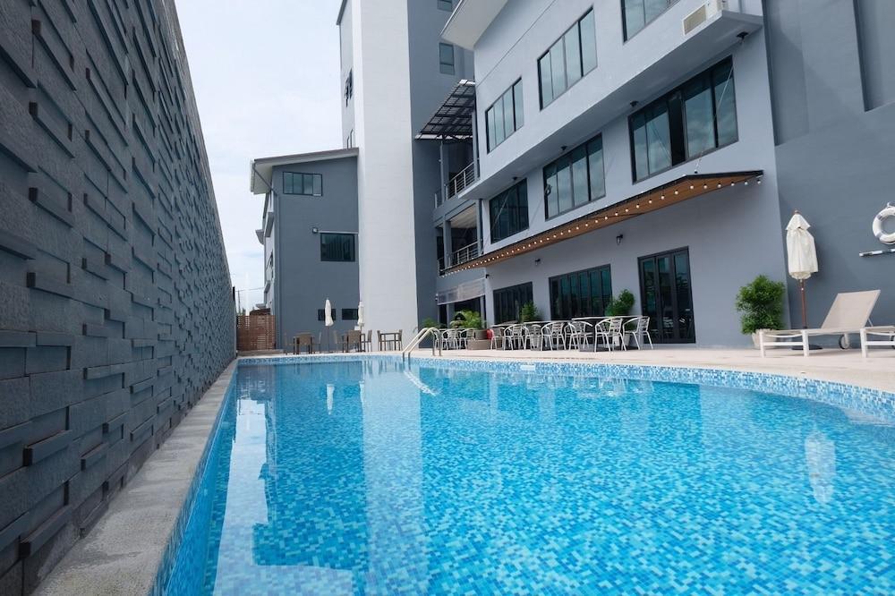The Galla Hotel Ranong Bagian luar foto