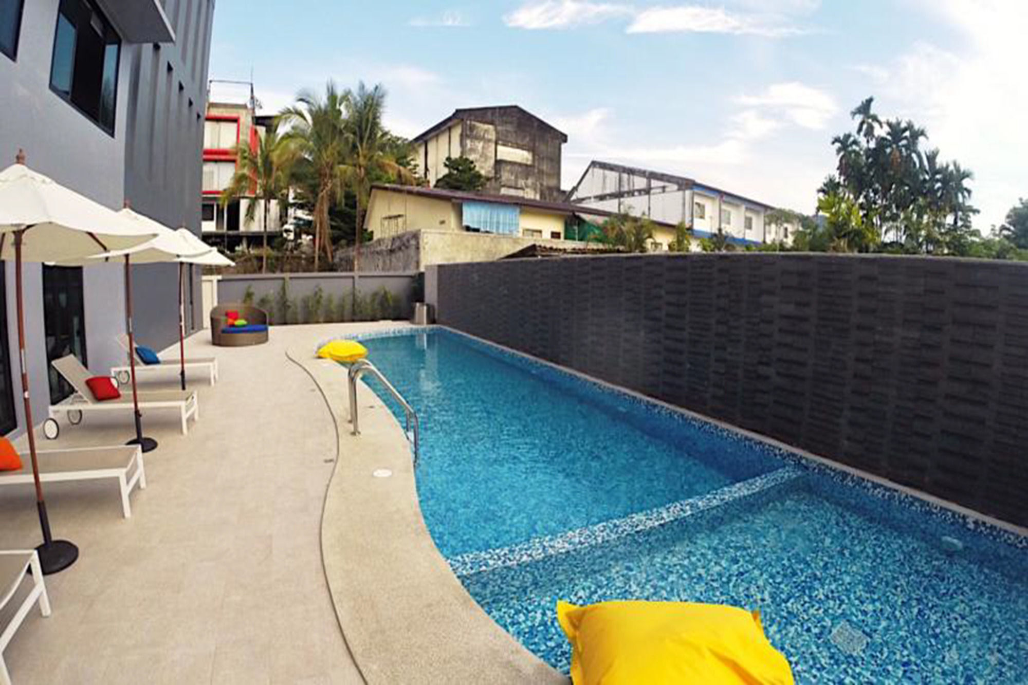 The Galla Hotel Ranong Bagian luar foto